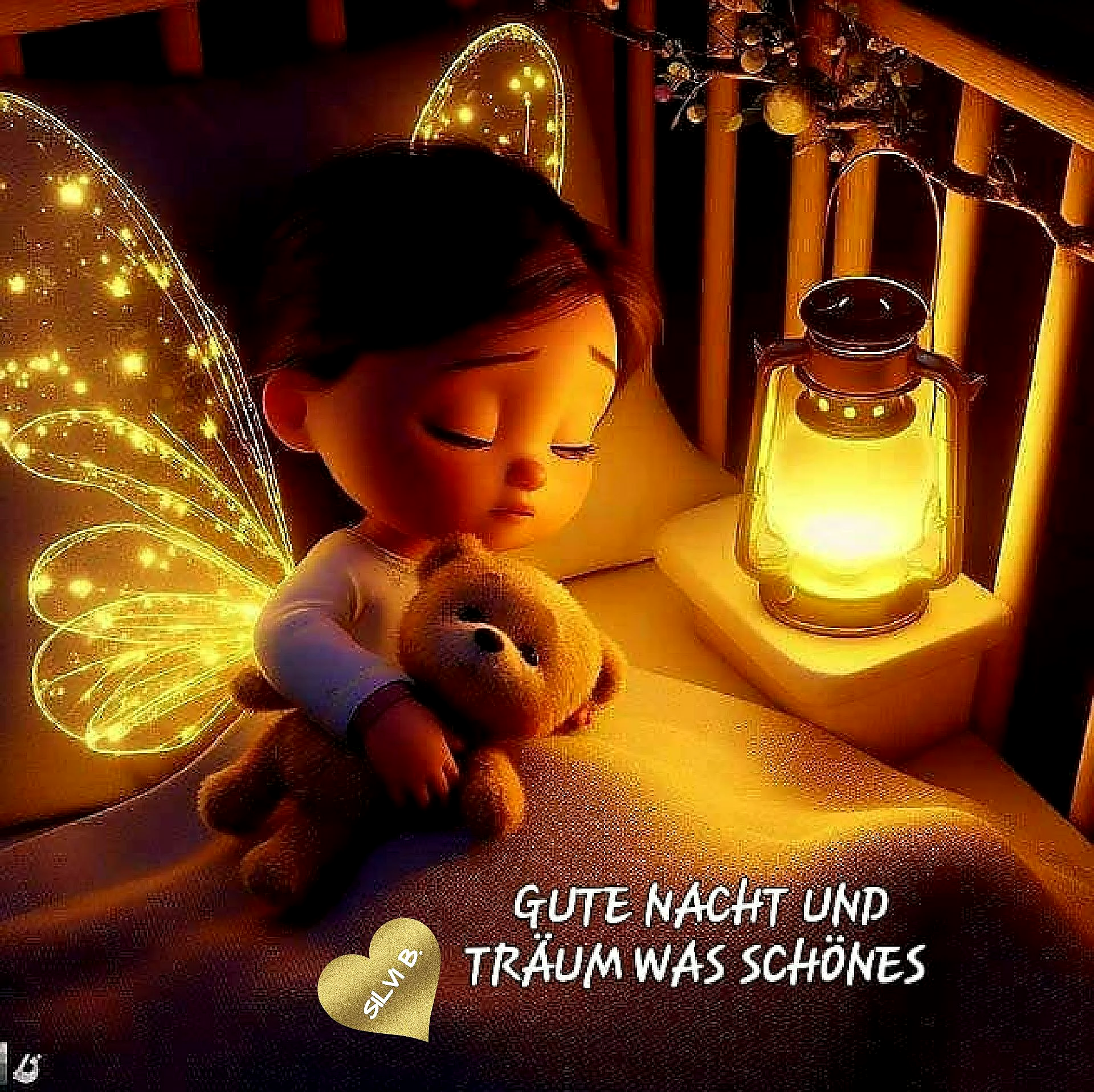 Ein süßer Cartoon-Engel mit leuchtenden Feenflügeln liegt im Bett, umarmt einen Teddybär. Eine Laterne erhellt die Szene warm. Ein emotionales Bild für eine gute Nacht und schöne Träume.