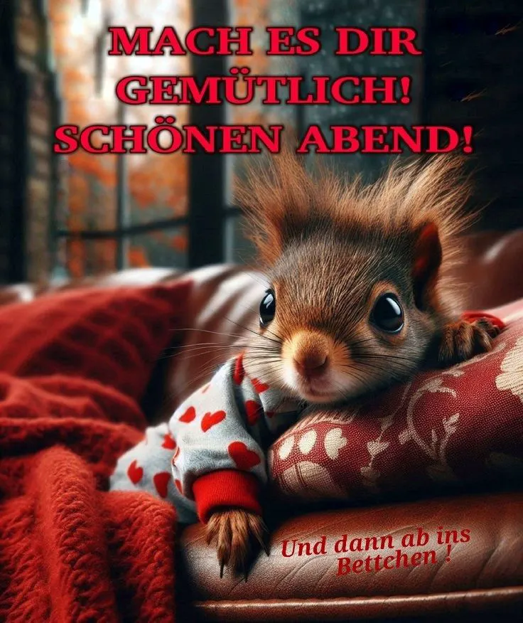 Ein Eichhörnchen in Herz-Pyjamas liegt auf einem roten Kissen und einer Decke auf einer braunen Couch.