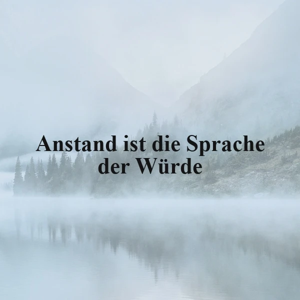 Ein nebelverhangener Bergsee spiegelt sich ruhig wider. Darüber steht der inspirierende Spruch: Anstand ist die Sprache der Würde. Die Szenerie wirkt friedlich und nachdenklich, umgeben von dunklen Nadelbäumen im Dunst.